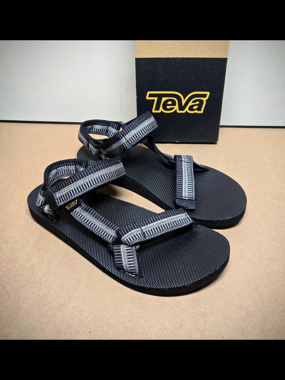 NEW Teva Men's 8 Original Universal Outdoor Sandals Black/White Sport Sandal